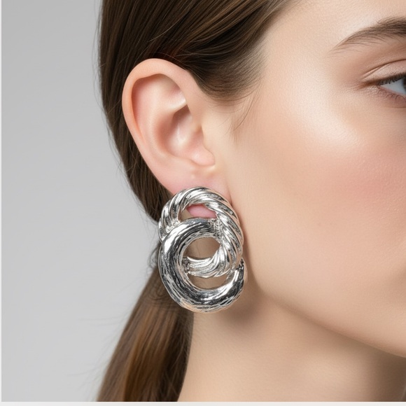 ❤️Seller’s Pick❤️ ❣️$25/3❣️ Exaggerate Sliver Plated Stud Earrings - Picture 9 of 9